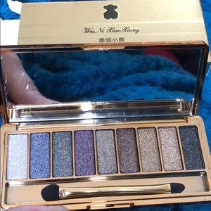 Wei Ni Xiao Xiong Eyeshadow Palette glitter